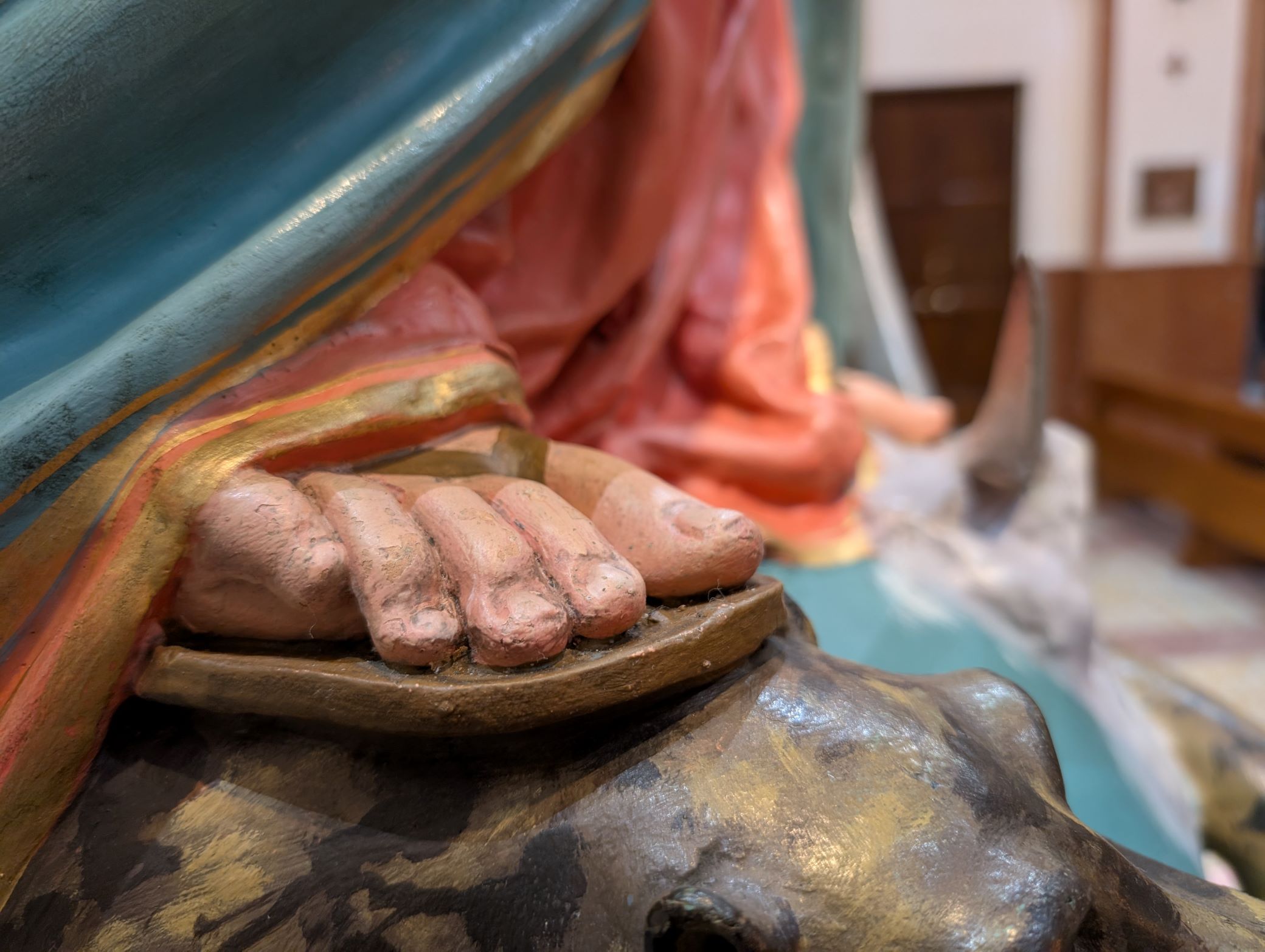 particolare piedi immacolata
